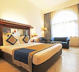 Club AC Twin Room With Bathtub